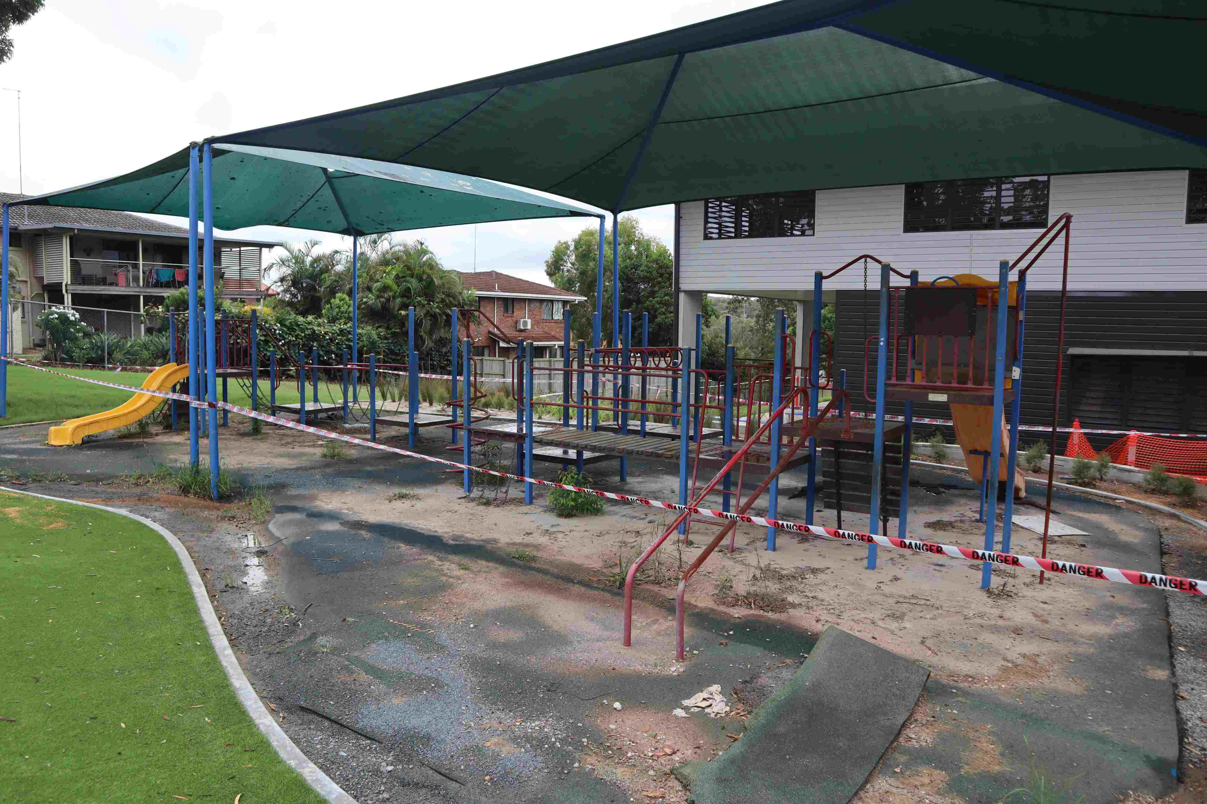 Photo of the Mansfield State School before a Play Force refurbishment